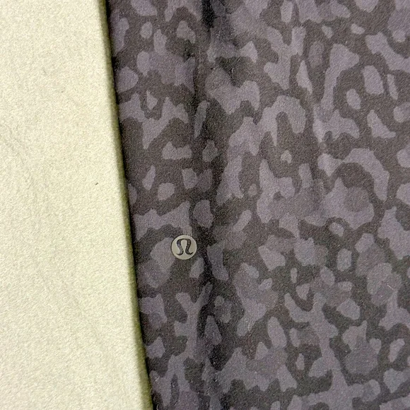 Lululemon On The Fly 7/8 Pant Women Black Camo Relaxed Fit Drawstring Waist - Picture 5 of 7